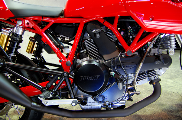 DUCATIX|[c1000S̃KXR[eBO5