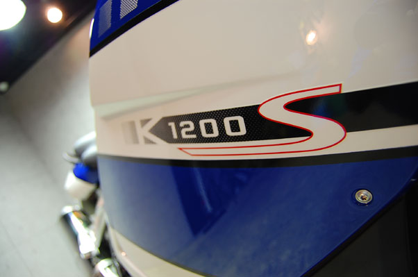 BMWK1200̃KXR[eBO4