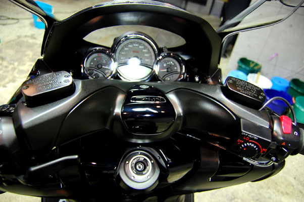 YAMAHA T-MAX̃KXR[eBO4