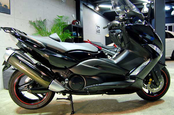 YAMAHA T-MAX̃KXR[eBO6