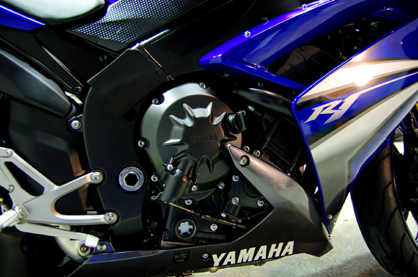 YAMAHA YZF-R1̃KXR[eBO6