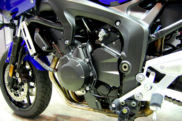 YAMAHA FZ6̃KXR[eBO7